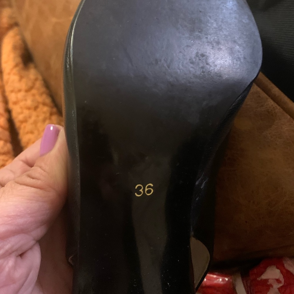 Yves Saint Laurent Black leather pumps - Picture 10 of 14